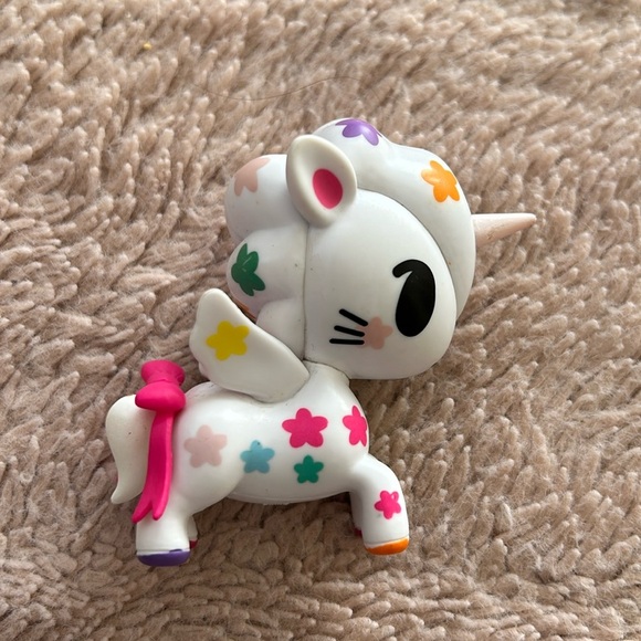 tokidoki Other - Tokidoki Unicorno rainbow flower and bow pony